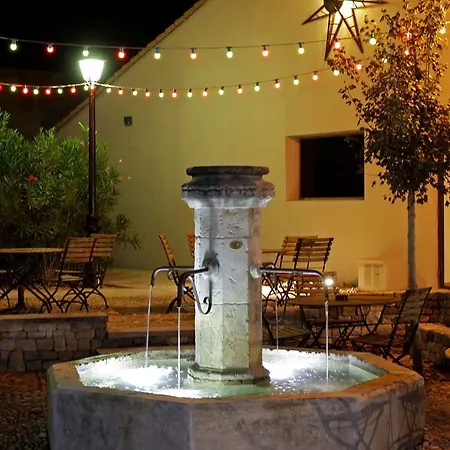 Terre De Provence & Hotel 3*