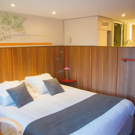 Terre De Provence & Hotel 3*